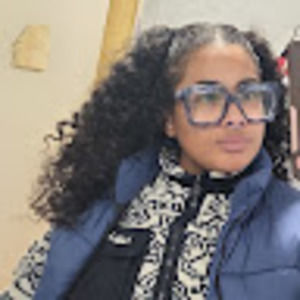 Meet your Posher, Adelisa